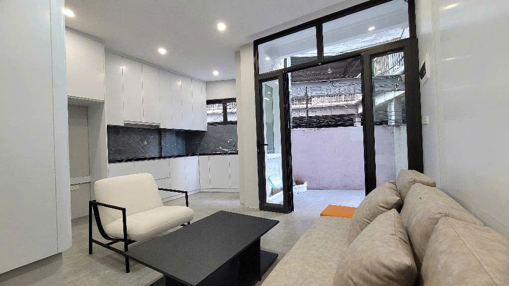 Nhà phố Nguyễn Thị Định nhà h.i.ế.m DT 42m2 × 5 tầng MT 5.4m giá 14.3 t.ỷ